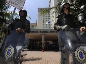 Militares controlan los accesos al hotel