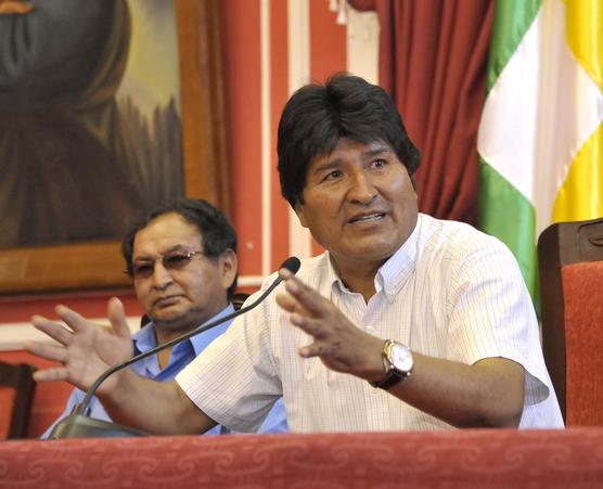 Morales habla ante la prensa, ayer en La Paz