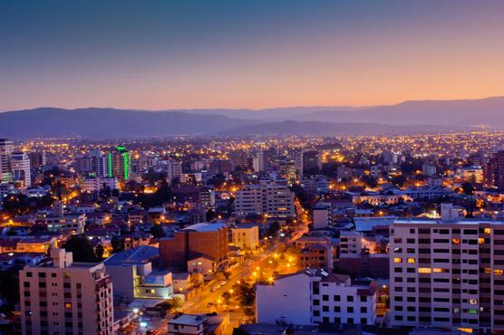 Las luces de Cochabamba al anochecer