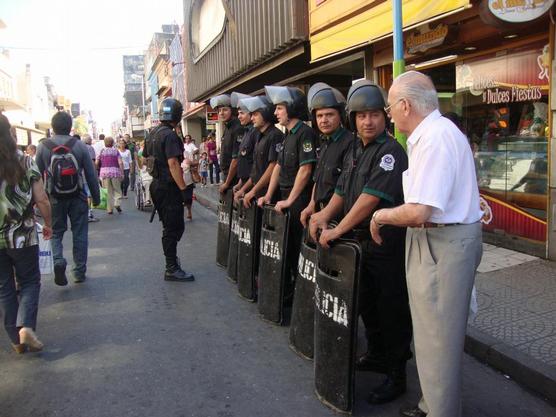 Amaya pidió a la comunidad que colabore para erradicar la venta callejera