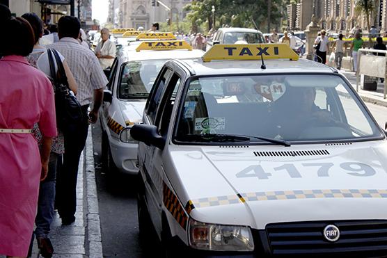 Taxista piden aumento en las tarifas