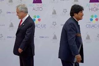 Piñera y Morales de espaldas en cumbre de Celac