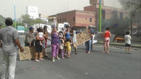 Decenas de familias resisten desalojo en la ex Estación el Provincial