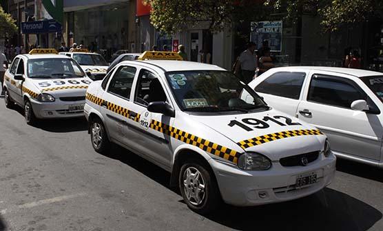 Transporte analizará el pedido de aumento de los taxistas