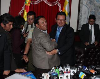 El ministro de Trabajo, Daniel Santalla y el Presidente de los empresarios bolivianos, Daniel Sanchez