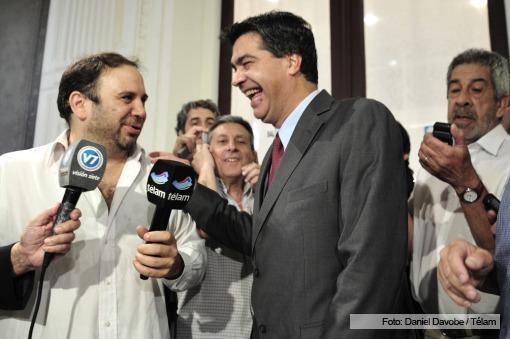 Capitanich hablando con periodistas