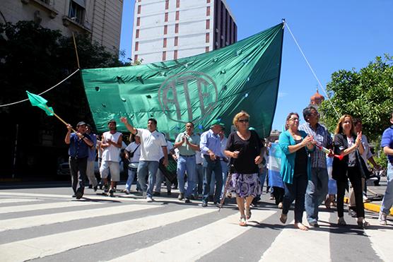 Estatales volverán a las calles exigiendo reapertura de paritarias