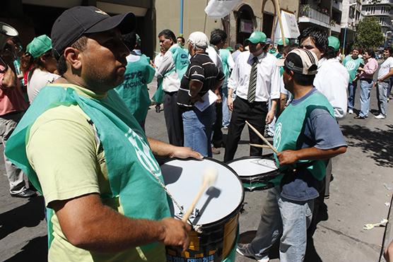 Estatales realizarán masiva movilización en Plaza Independencia