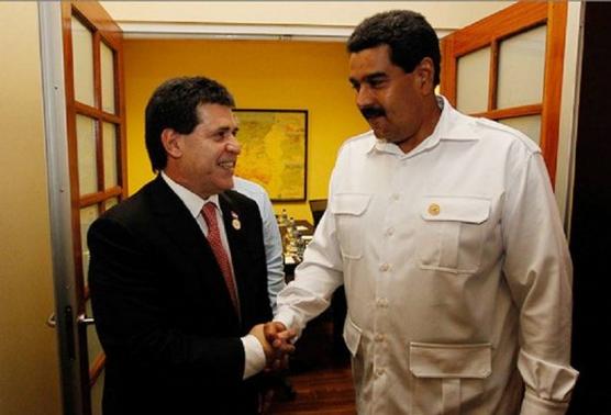 Cartes y Maduro durante la cumbre de Surinam