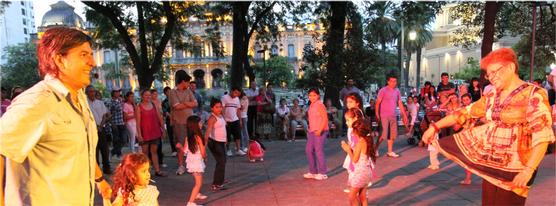 Paseos públicos a puro de canto y baile