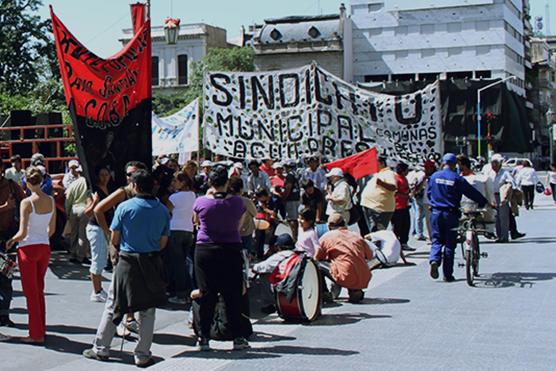 Municipales exigen un aumento del 100 por ciento