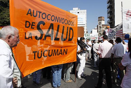 Médicos exigen aumento salarial y marcharán a la Plaza