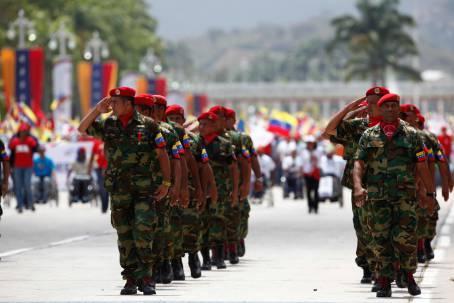 Impactante movilizacion civico militar