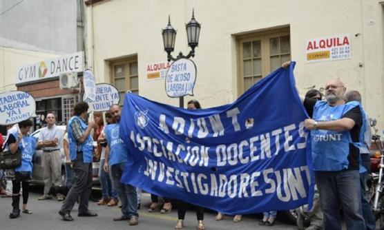 Docentes universitarios comienzan paro