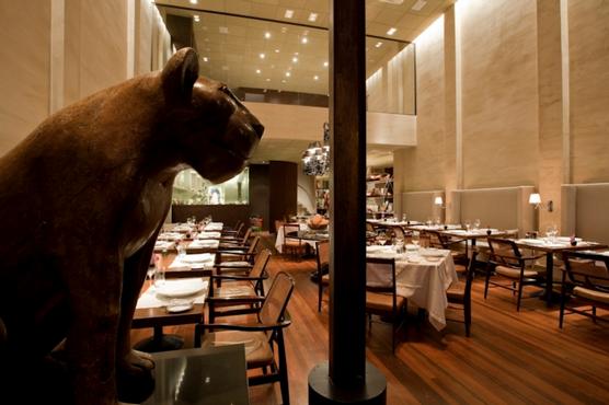 Interior del restaurante estrella paulista