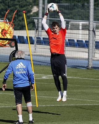 Casillas entrenando