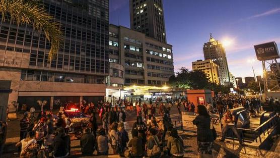 Miles de pasajeros varados en Rio ayer