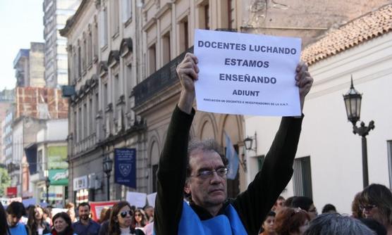 Continúa el paro en la UNT