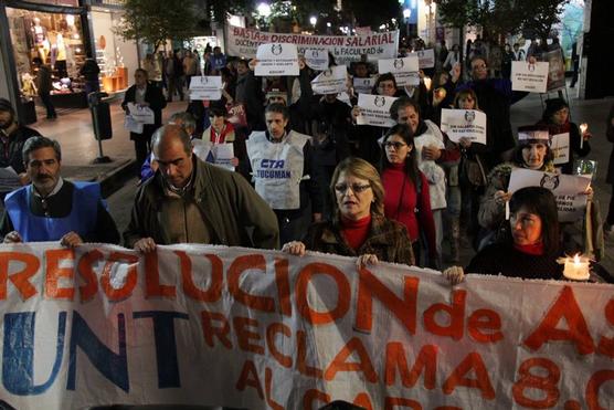 Adiunr marchando