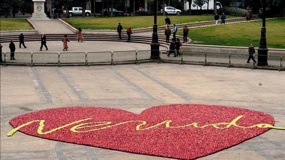 Hologramas de Neruda recorrerán Santiago