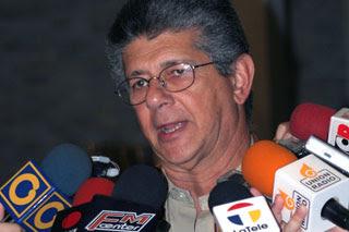 Henry Ramos cuestiona los maximalismos