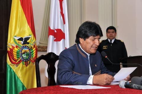 Morales habla ante los periodistas, ayer en Sucre