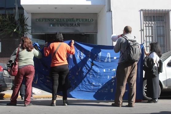 Protesta de Adiunt en Defensoría