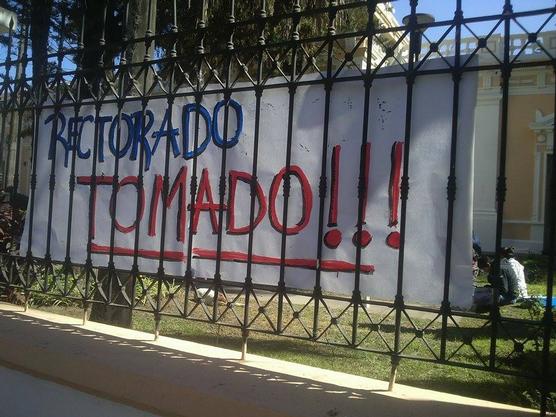 Estudiantes tomaron el rectorado