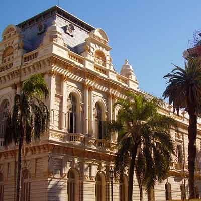 La sede de la Facultad de Derecho, en la UNR