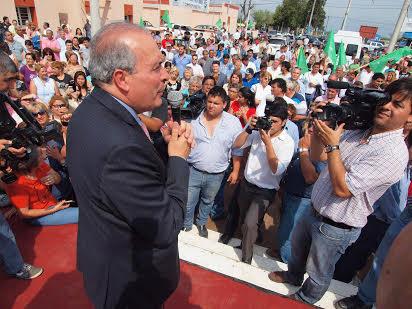 López dando un discurso