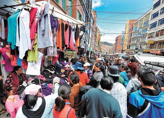 Un típico centro comercial paceño