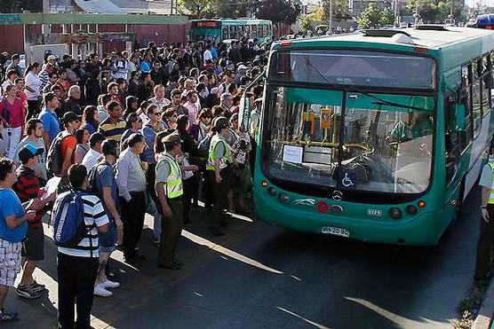 Miles de usuarios debieron ser auxiliados por omnibus