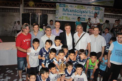 Amaya con los futbolistas