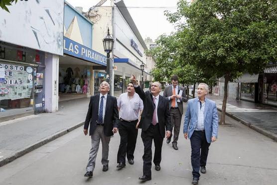 López recorre la peatonal