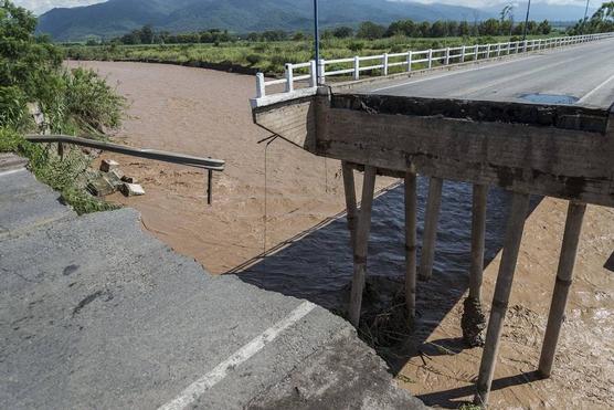 Puente acceso a Lules