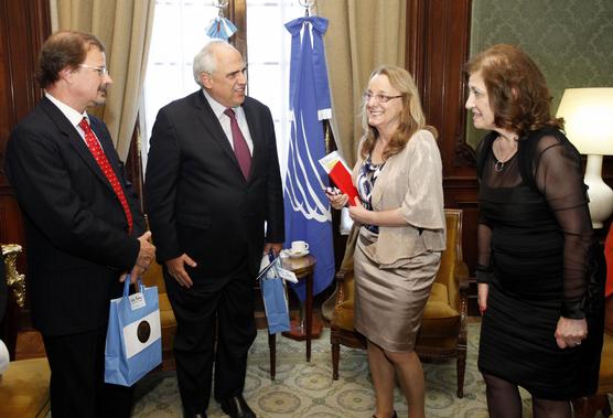 Samper  y Alicia Kirchner, ayer en Buenos Aires