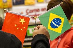 Las banderas de China y Brasil recibirán la visita de autoridades chinas