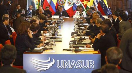 Unasur convoca a respetar la constitución venezolana