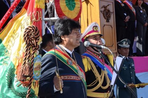 Evo durante su discurso ante militares, ayer en La Paz