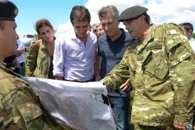 Macri en Concordia escucha un informe de Gendarmería