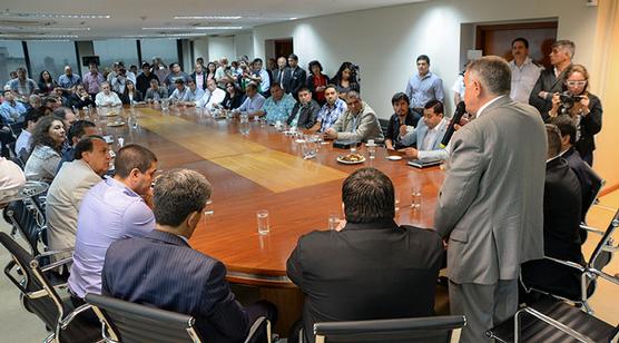 La entrega de los fondos ayer en la Legislatura