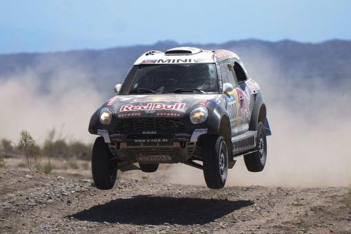 El qatarí Nasser Al Attiyah vuela