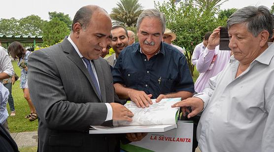 Manzur y José Ortega, ayer en La Sevillanita