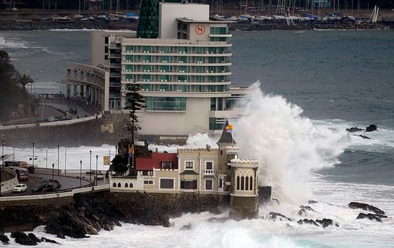 Olas de seis metros atacan las costas