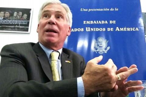 El representante norteamericano Peter Brennan acusado de conspirador