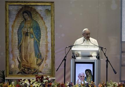 Francisco habla ante los trabajadores en la frontera con EEUU