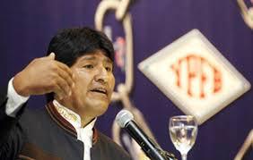 Evo Morales hace el anuncio ayer, en La Paz