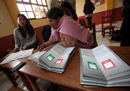 Faltan escrutar más de la mitad de las urnas