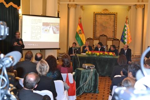 Morales ante los embajadores, ayer en La Paz