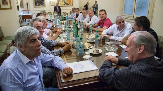 Cinco oradores en el acto central de Buenos Aires